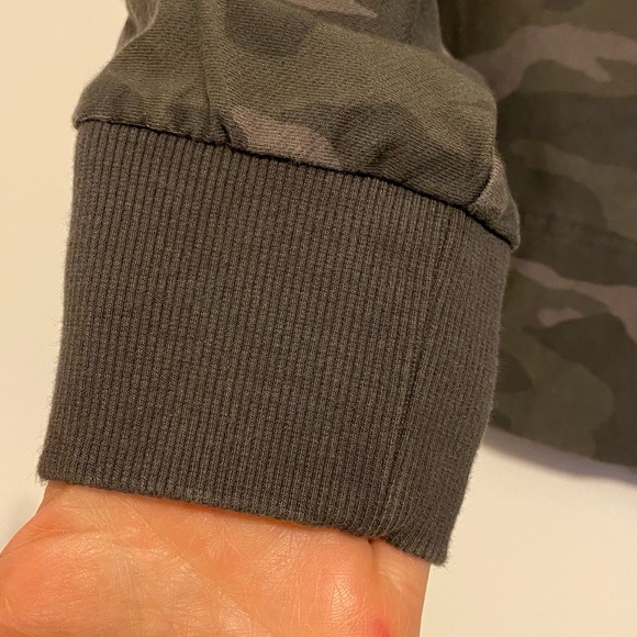 Athleta farallon crew sweatshirt camo - Picture 6 of 7